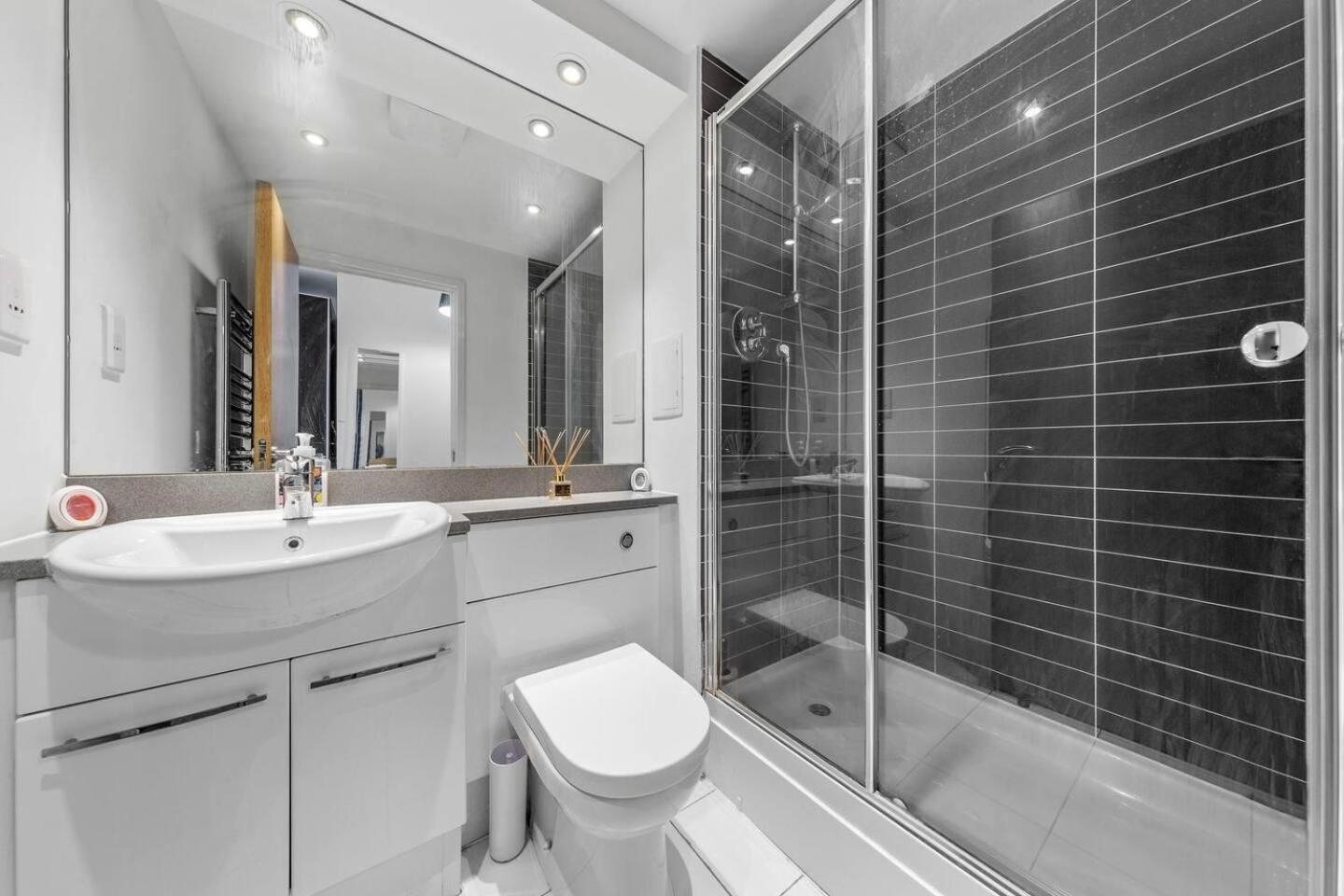 Lovely & Cosy 2 Beds London Skyline View المظهر الخارجي الصورة